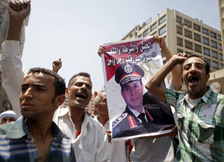 Generalíssimo do Egipto diz que o seu país "não se vergará" perante os islamistas 792078?tp=UH&db=IMAGENS&w=749